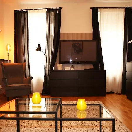 Cozy Apartment In The Middle Of Bratislava Exterior photo