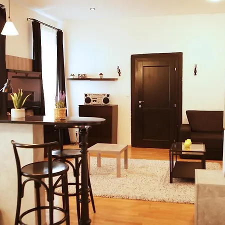 Cozy Apartment In The Middle Of Bratislava Exterior photo