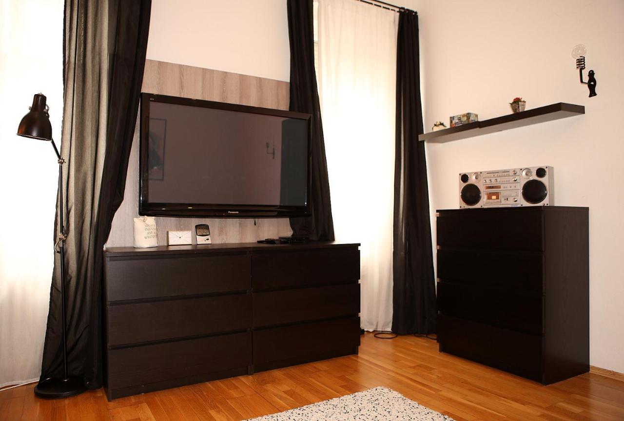 Cozy In The Middle Of *