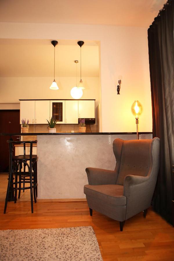 Cozy In The Middle Of Apartment *
